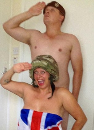 Prins Harry,  Nakna soldater,  Brittiska kungahuset,  Facebookgrupp