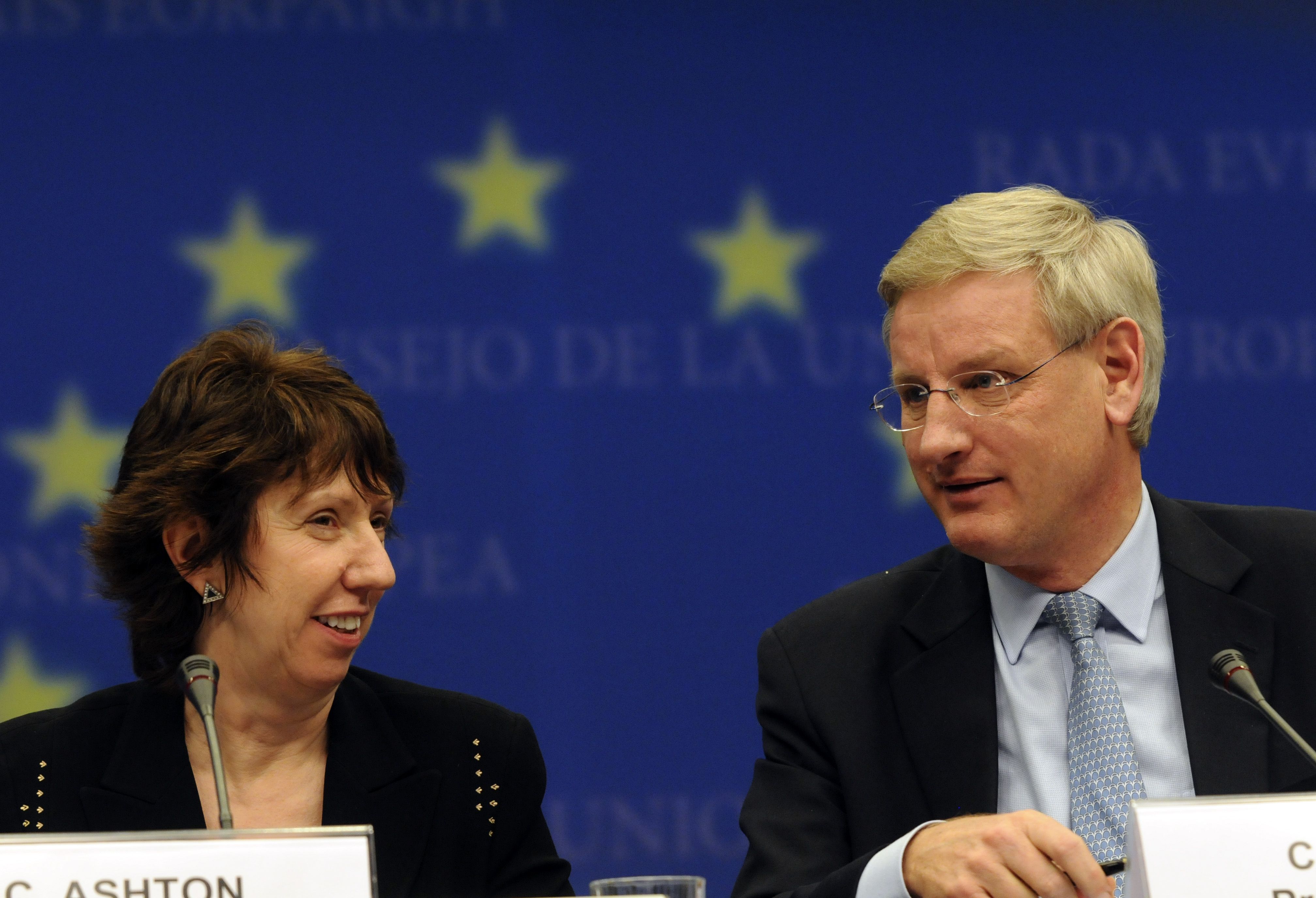 Moderaterna, Sverige, Michael Fenenbock, Israel, Carl Bildt, Diplomatkrig, Regeringen