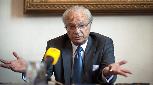 Källa, Kungen, Den motvillige monarken, Strippklubb, Bok