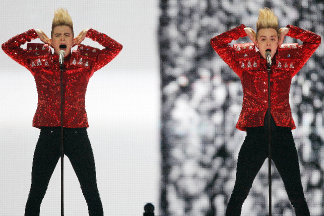 Celebrity Big Brother, 2011, Magrutor, Tara Reid, Skandal, Tvättbräda, 6-pack, Darryn Lyons