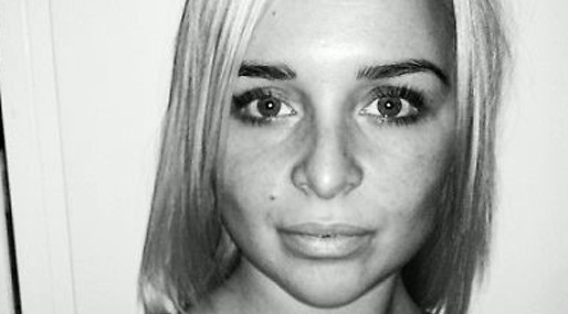  Gabriella Bark, Kolumn, Hen