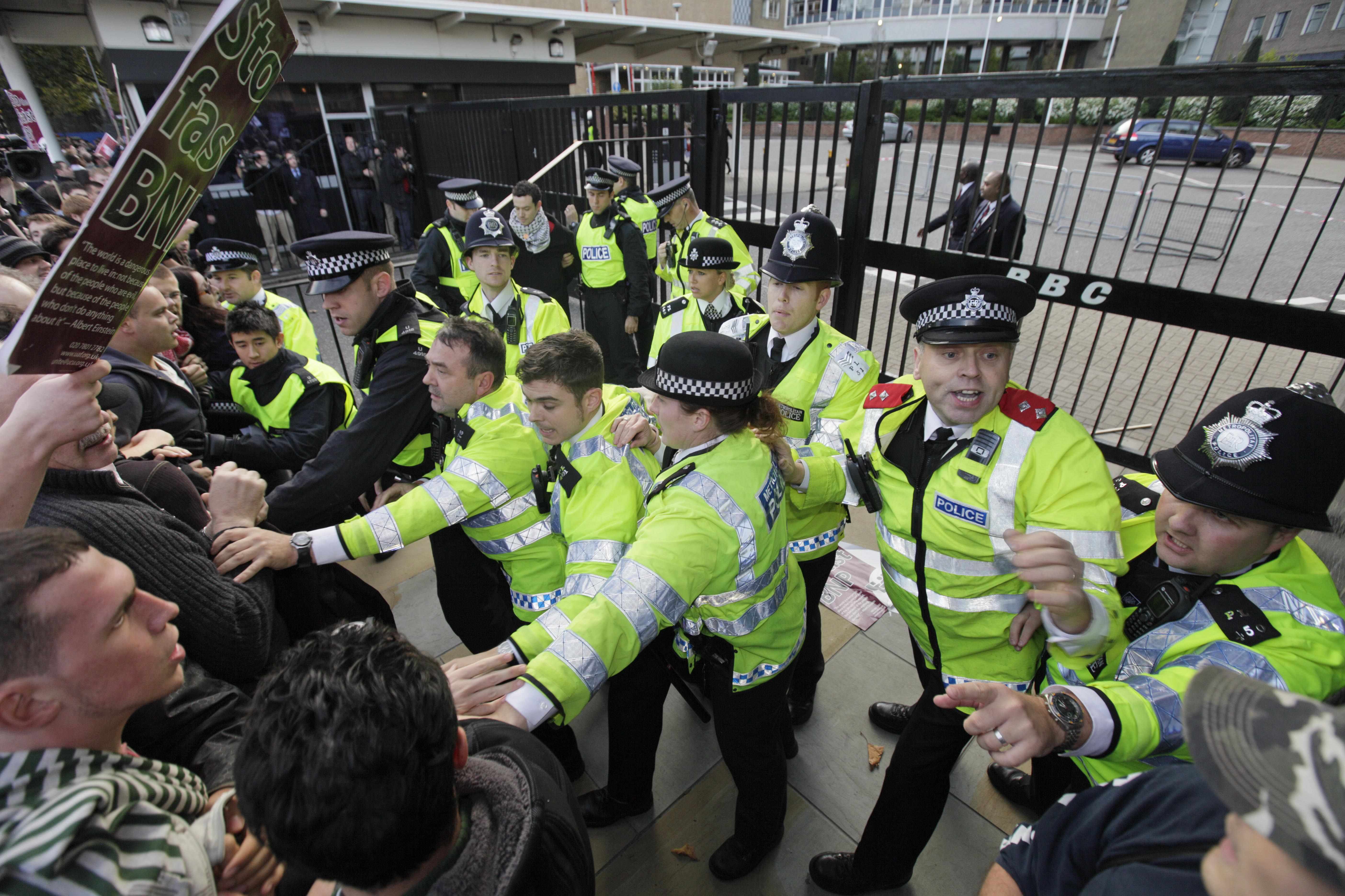 Facebook, British National Party, Homosexuella, BNP, Nick Griffin, Twitter