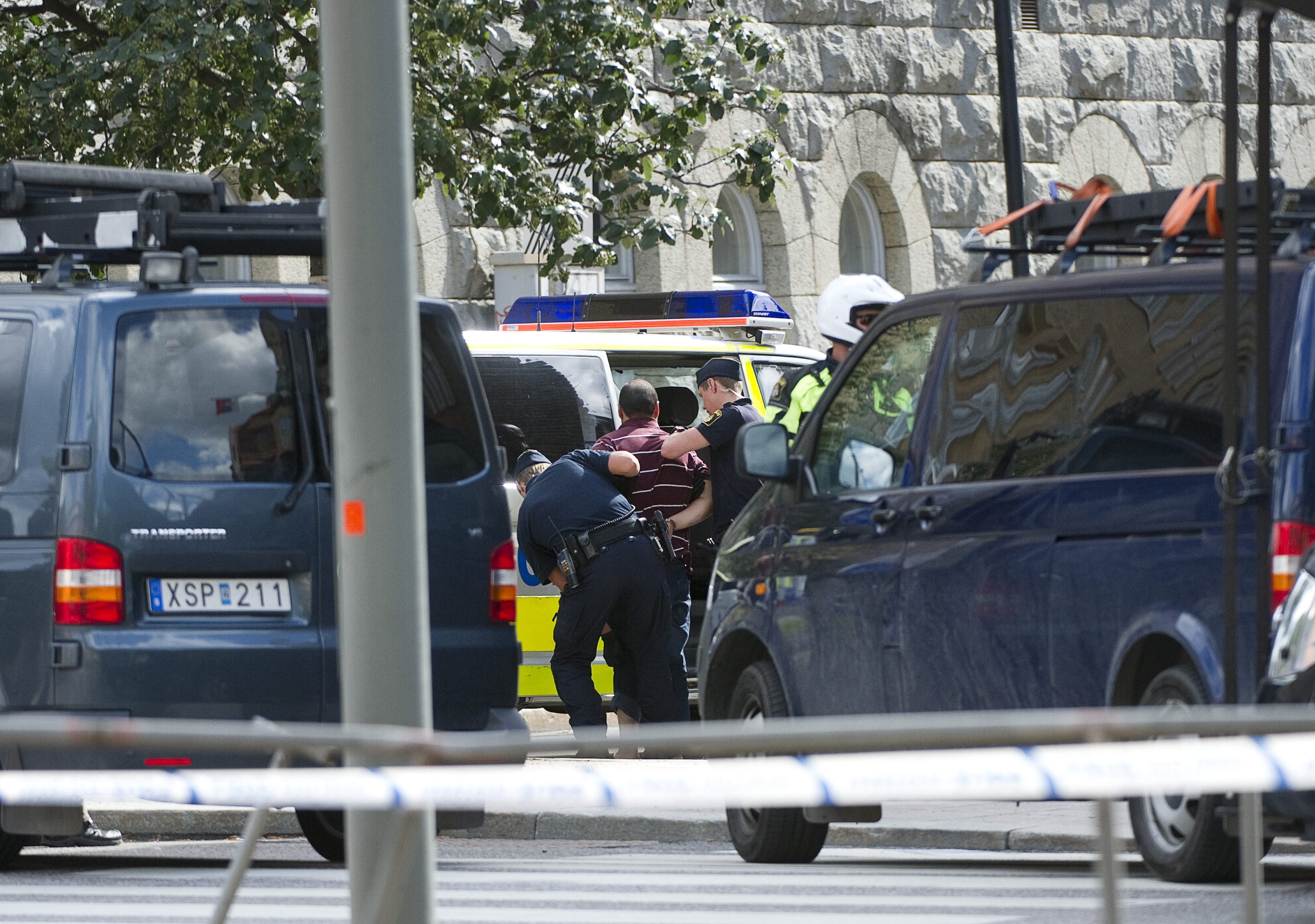 Polis, Libyen, Sverige, Muammar Khaddafi, Stockholm, Khaddafi, Ambassad, Stort Polispådrag, Fönster, Hoppa, Demonstrerar, Protester, Demonstrationer, Ut