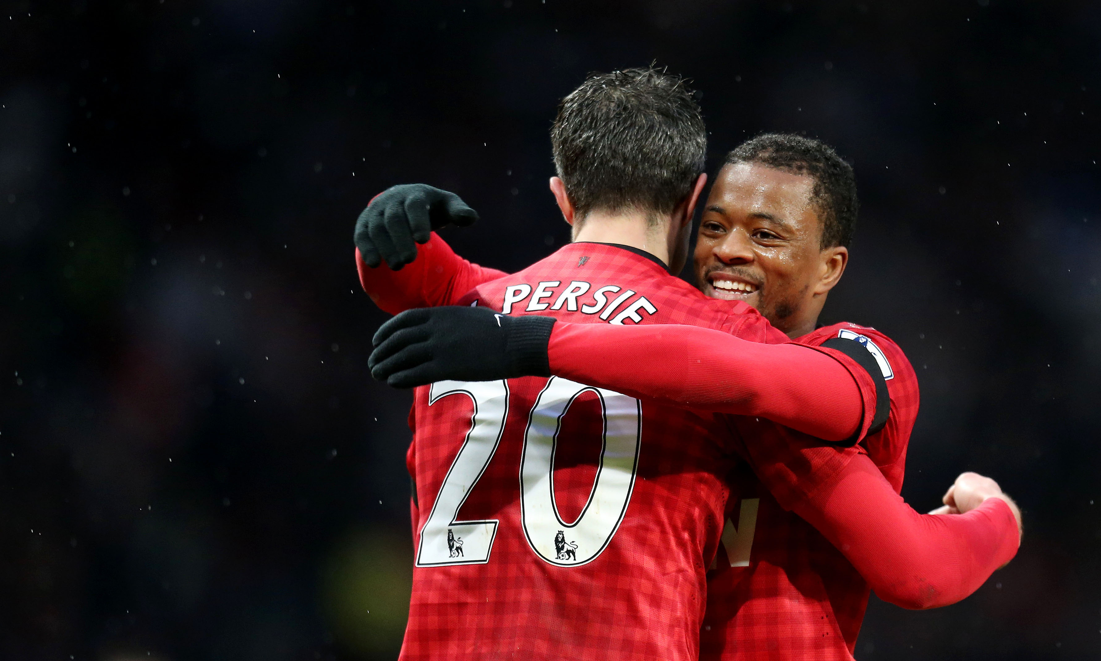 Manchester United, Manchester Ciy, Premier League, Aston Villa, Robin van Persie, Patrice Evra, Luis Suarez