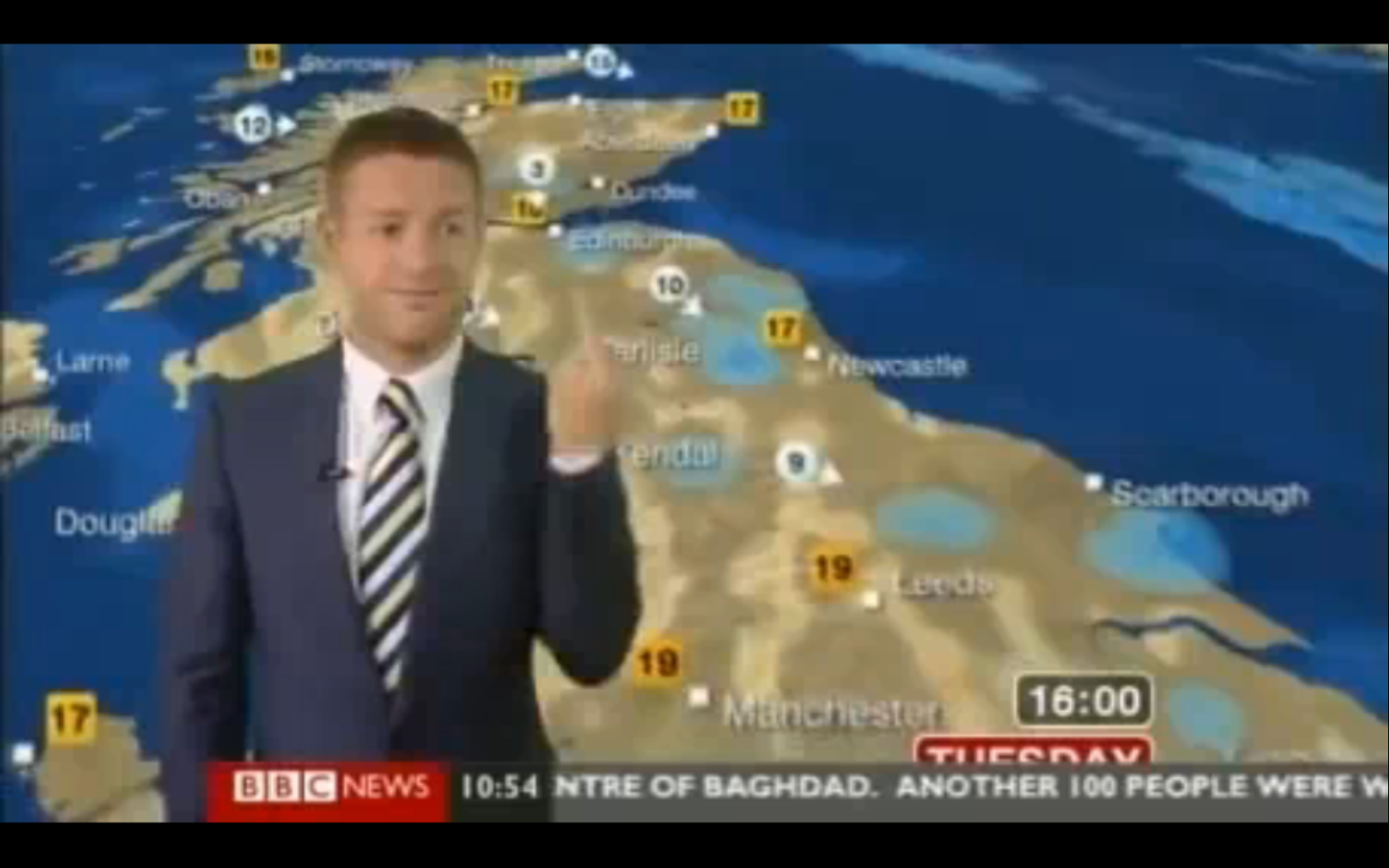 Meterolog, bbc, Simon McCoy, Tomasz Schafernaker, Finger