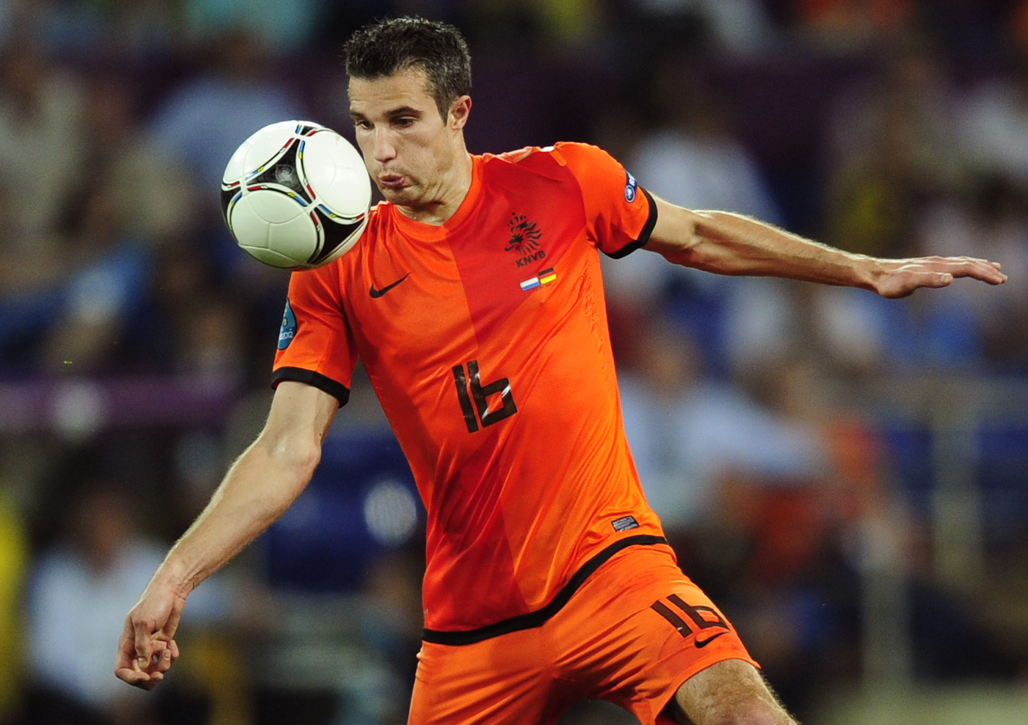 Twitter, Wayne Rooney, Robin van Persie