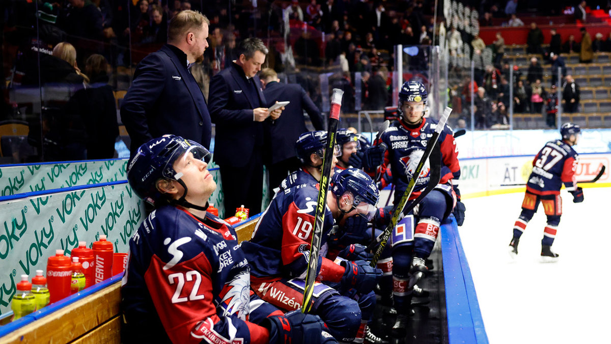 Direkt Ren Hoppar Av Efter Hot Tog H Rt