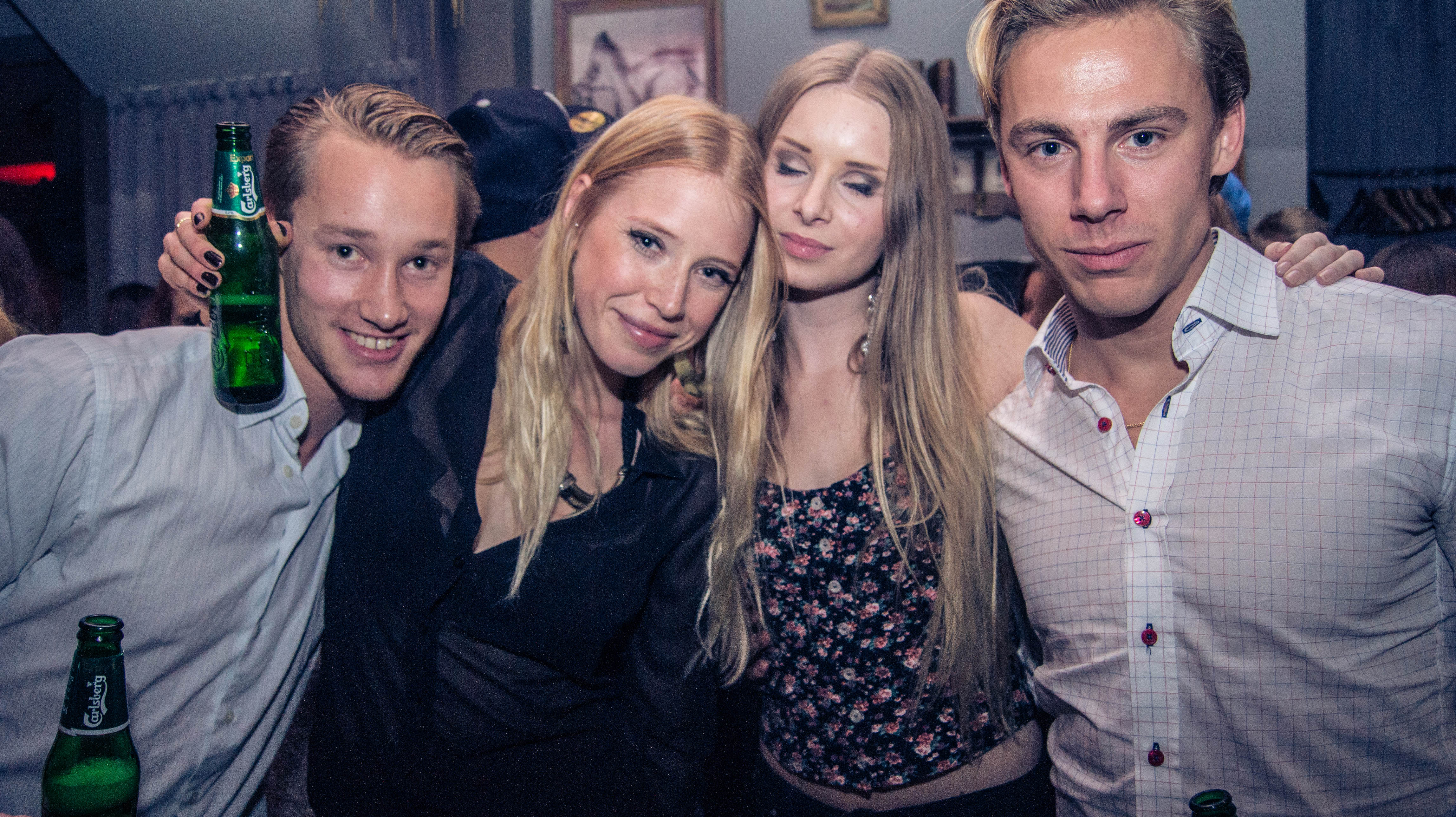  En Ohelig Tro, En ohelig allians, Vardagsrummet