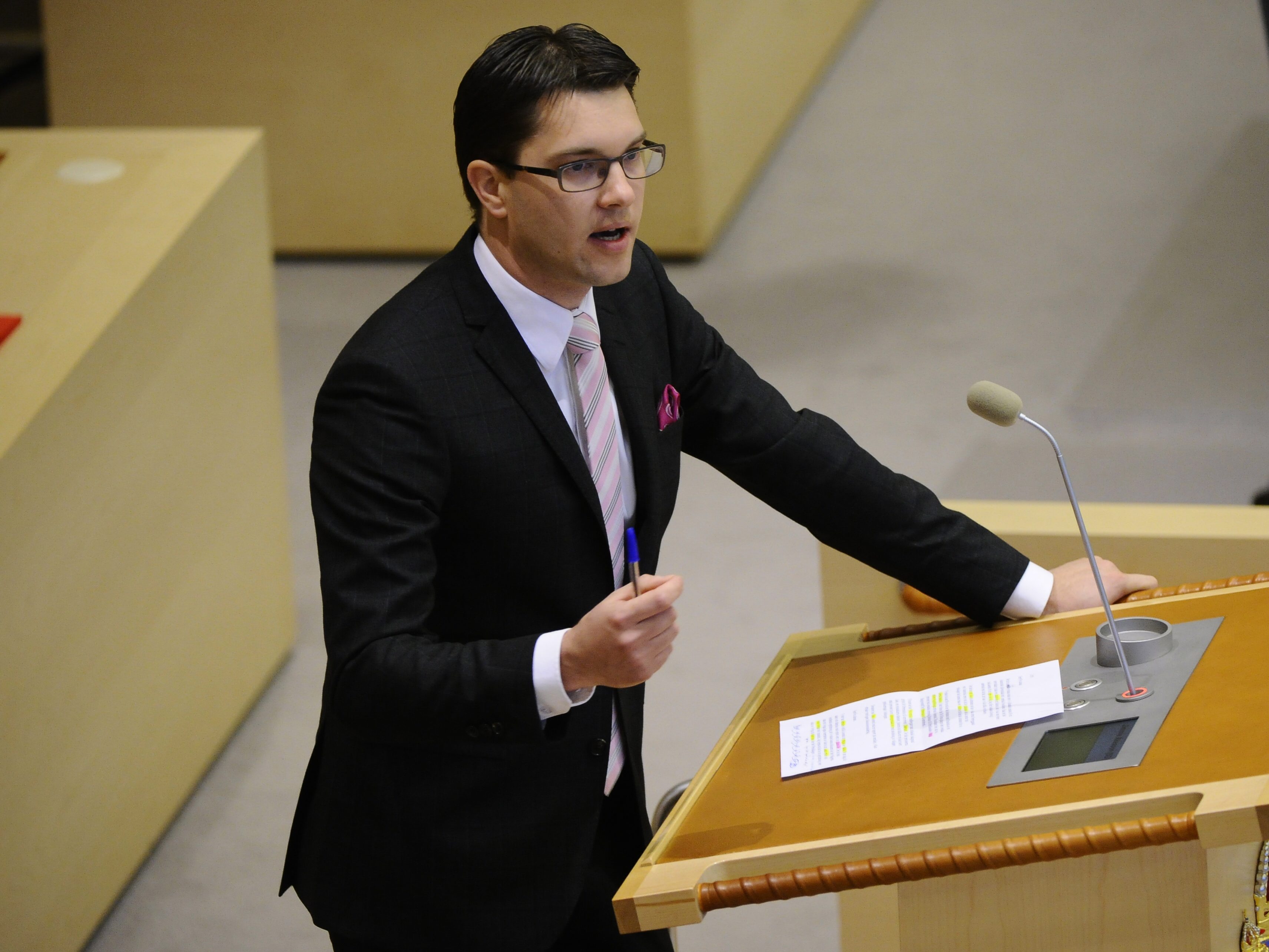 Erik Hellsborn, Utøya, Norge, Richard Jomshof, Politik, Kent Ekeroth, Terrordåd, Anders Behring Breivik, Jimmie Åkesson, Martin Kinnunen, Sverigedemokraterna, Oslo