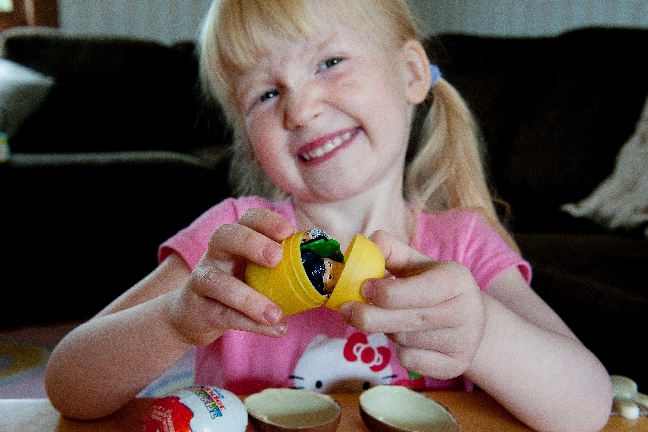 Godis, Tull, Lag, Kinderägg