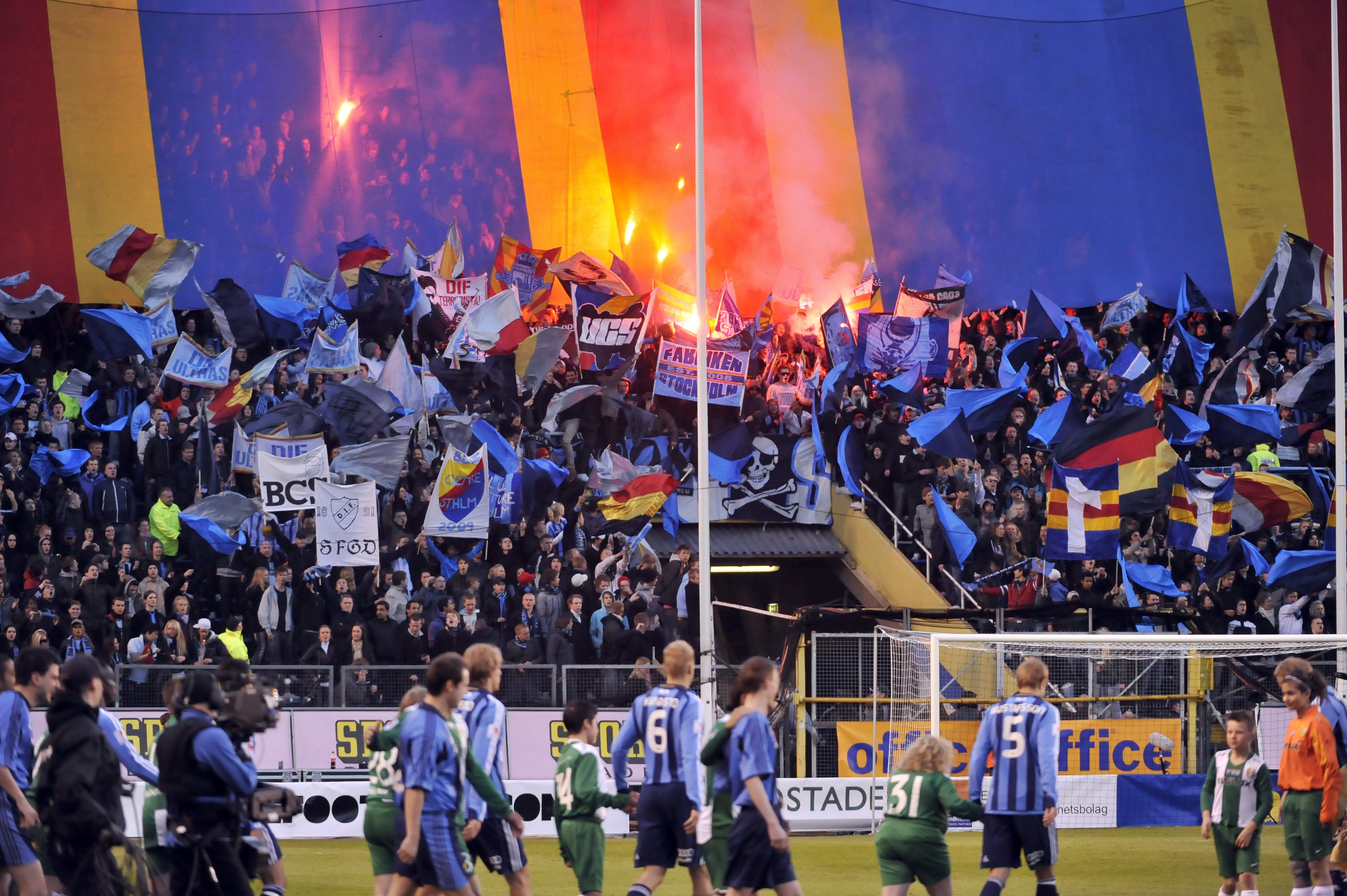 Bajenfans, Tele2 arena, Järnkaminerna