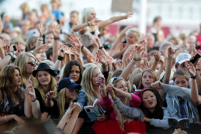 SVT, Fans, Vakter, Allsång på Skansen, Måns Zelmerlöw, Hoffmaestro, Eric Saade