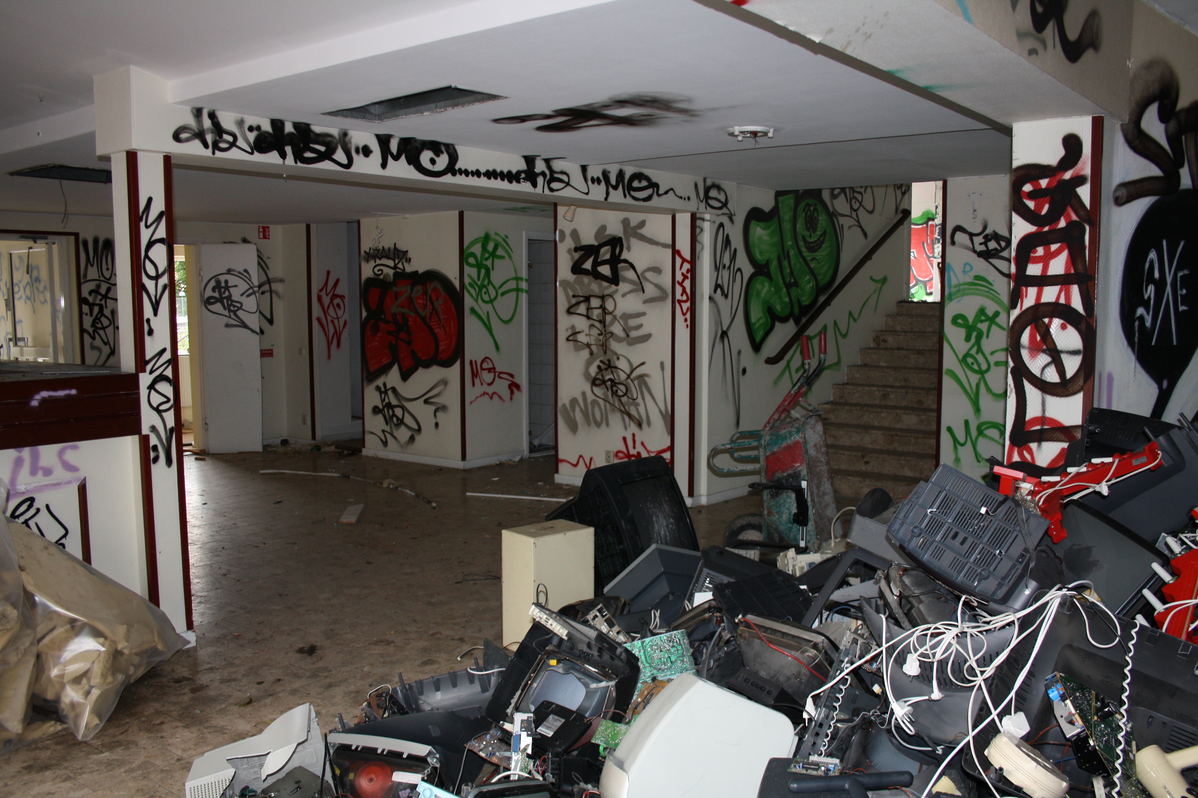 Hemlosa, Polis, Kristineberg, hotell