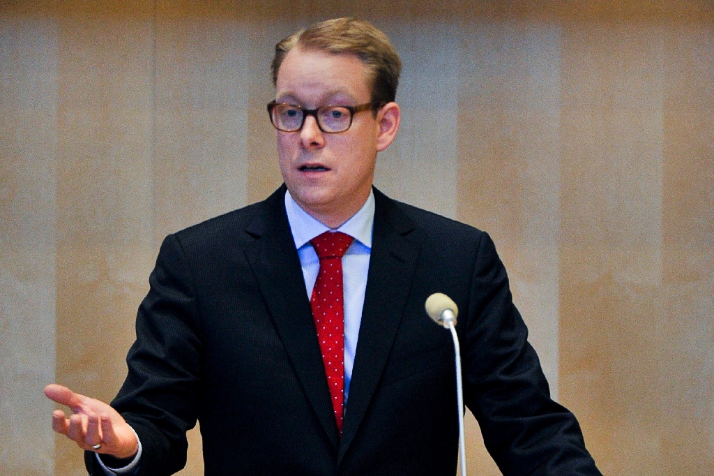 Tobias Billström, Facebook, Regeringen, Malmo, vänsterpartiet, Första Maj, Piñatas