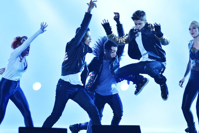 Selena Gomez, Maria Yeater, Paparazzi, Justin Bieber, Hollywood, Barn