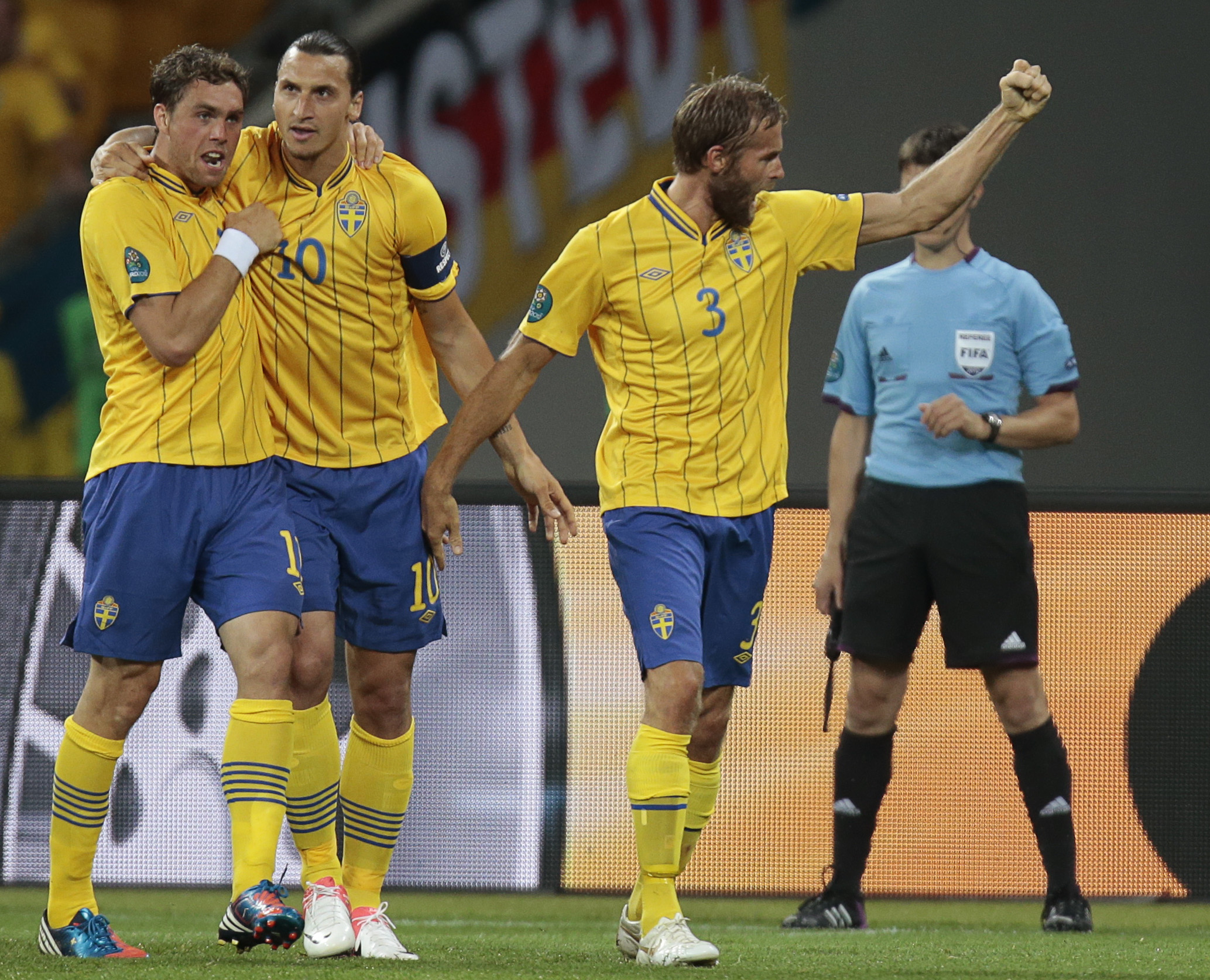 Sverige, Villarreal, Olof Mellberg, lägger av