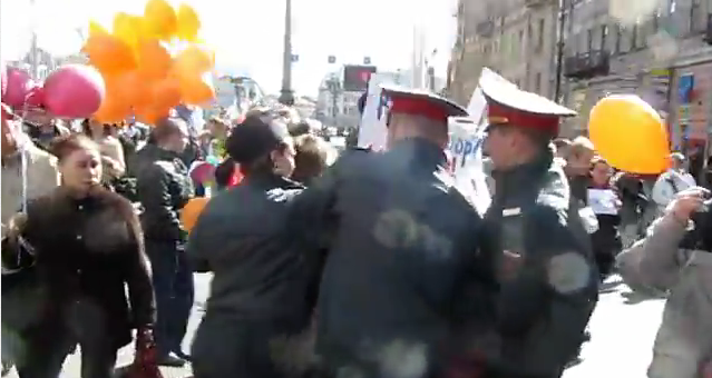 Flagga, Regnbågsflagga, Protester, HBT, Demonstrationer, Greps, Regnbåge, Homosexuell, Homosexuella, Homosexualitet, Första Maj, Frihetskränkande, Pride, Gay, Aktivister, Propaganda, Bög