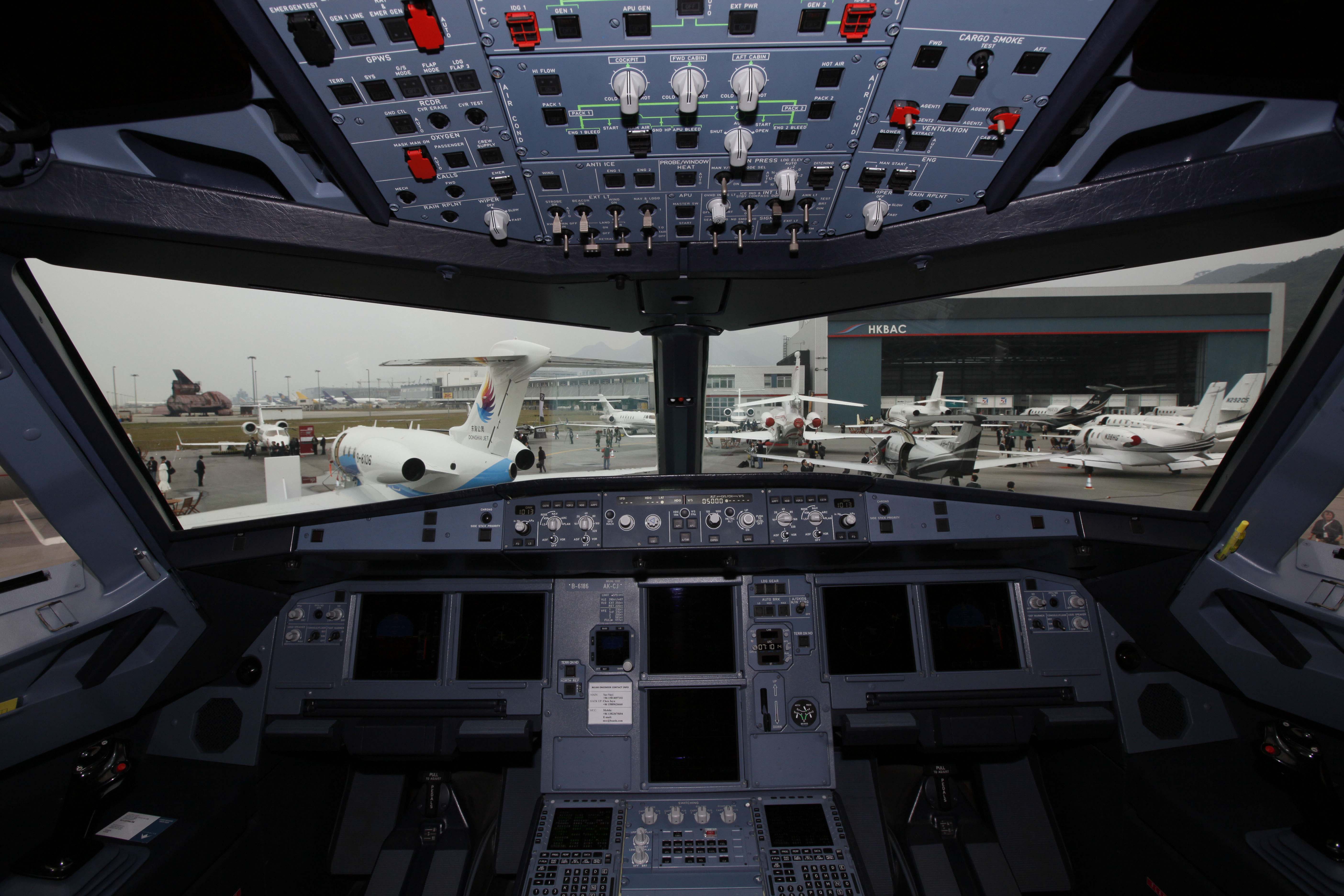 Flygtrafiken, Flygplan, Piloter, Singapore, Flygning, Landning, Flygtrafik, Pilot, Mobiltelefon