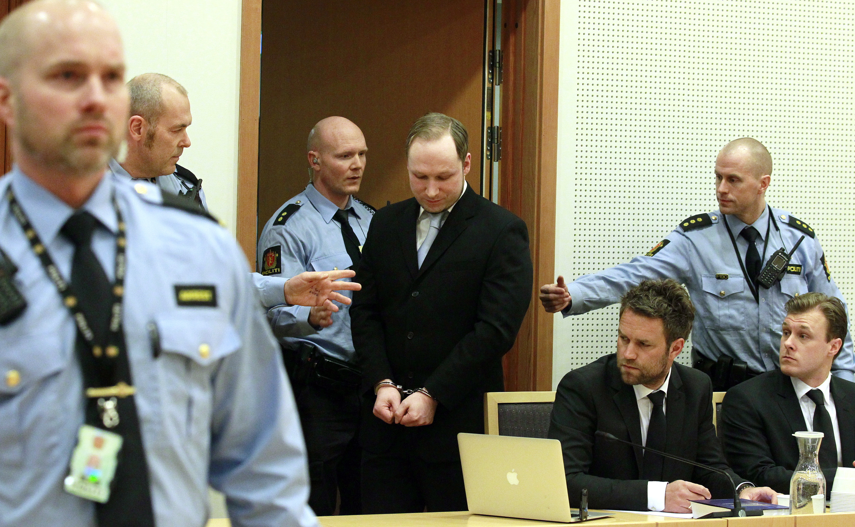 Norge, Bomb, Oslo, Anders Behring Breivik, Skottlossning, Attack, Terrordåd, Terror, Utøya, Häktningsförhandling, Bombattentat, Tingsratt, Polis, Kriminellt, Spränga