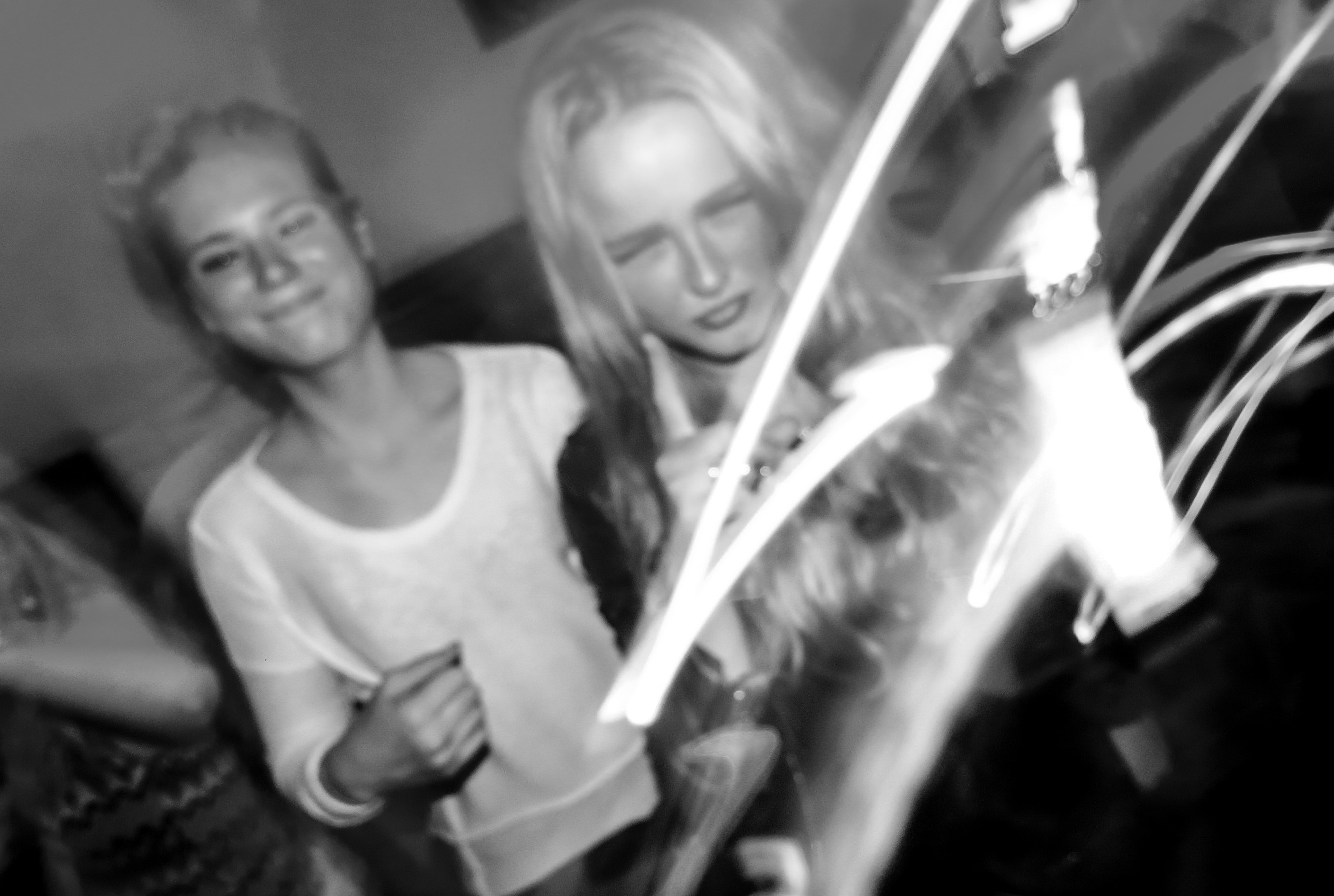 Y+M, En Ohelig Födelsedagsfest, Y+M + Anna, Kåken