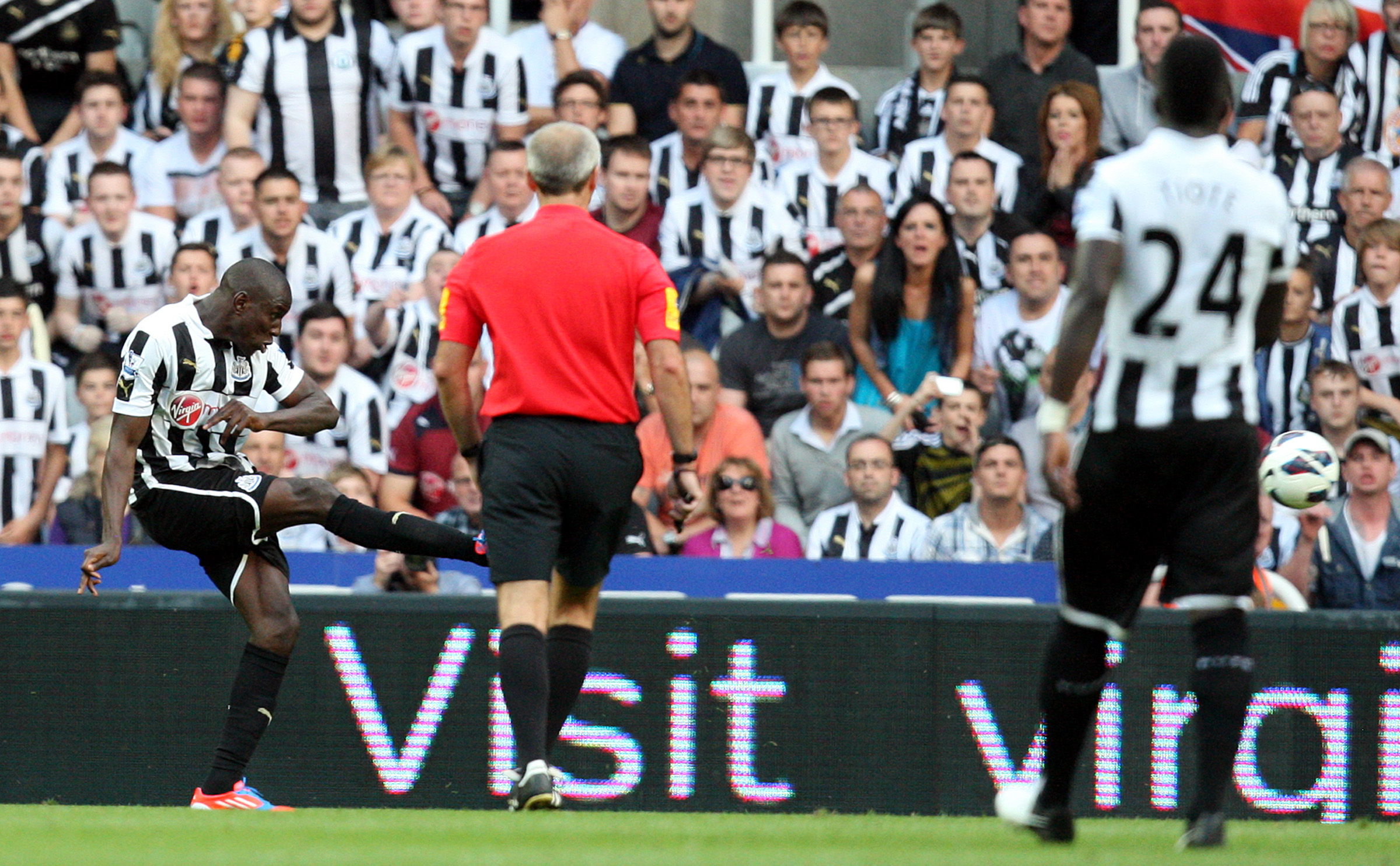 Premier League, Tottenham, Newcastle, Demba Ba, Fotboll