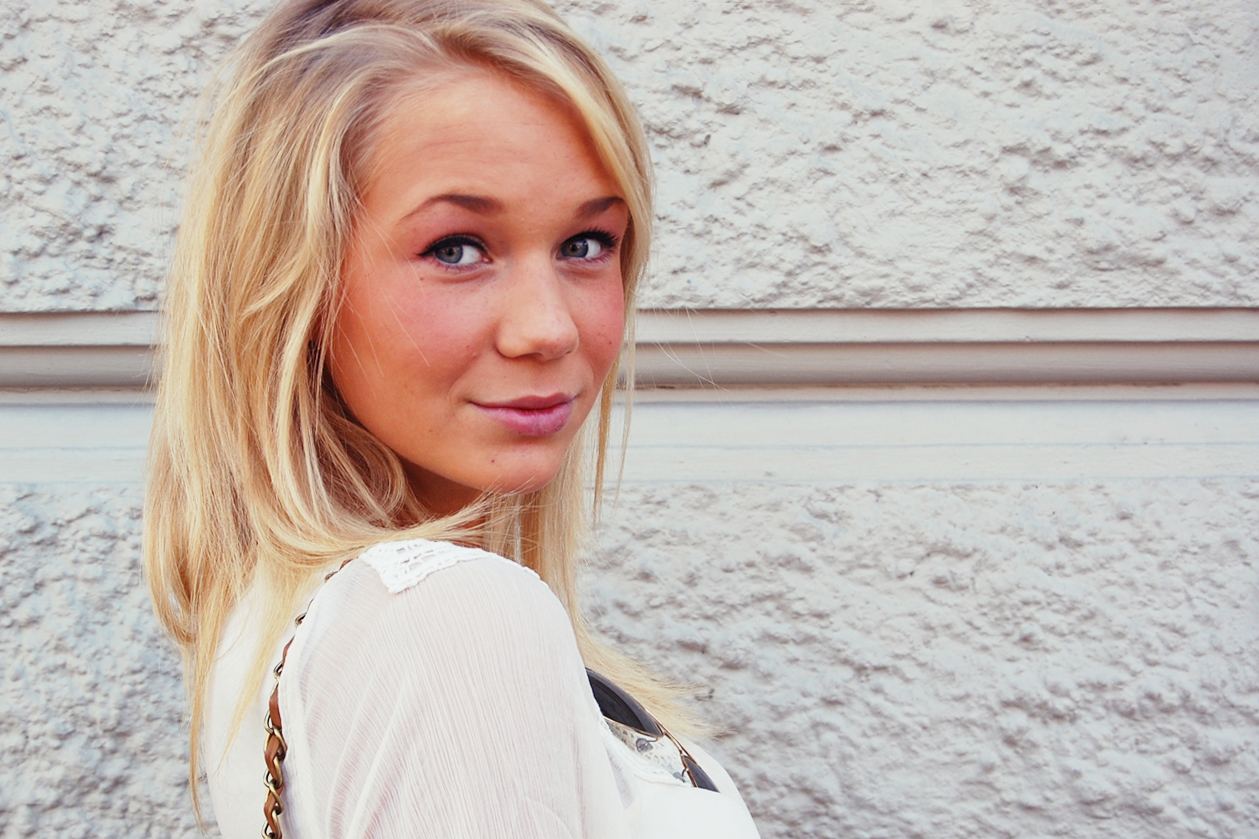 Dessie, Blogg, Nakenbild