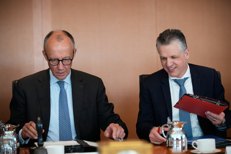 Tysklands förbundskansler Friedrich Merz och chefen för förbundskanslerämbetet Thorsten Frei. Arkivbild.