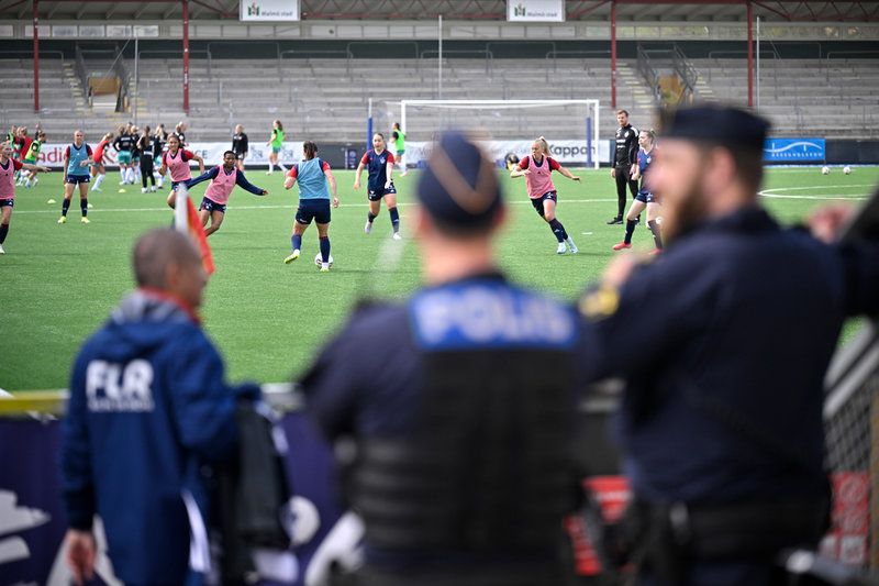 Polis på plats på Malmö IP när Rosengård tog emot Kristianstad i april.
