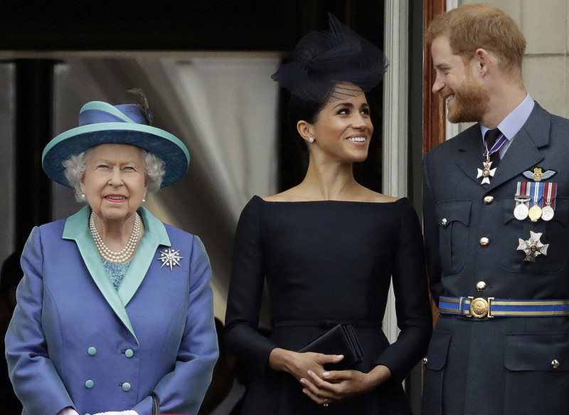 Drottning Elizabeth, Meghan Markle och prins Harry