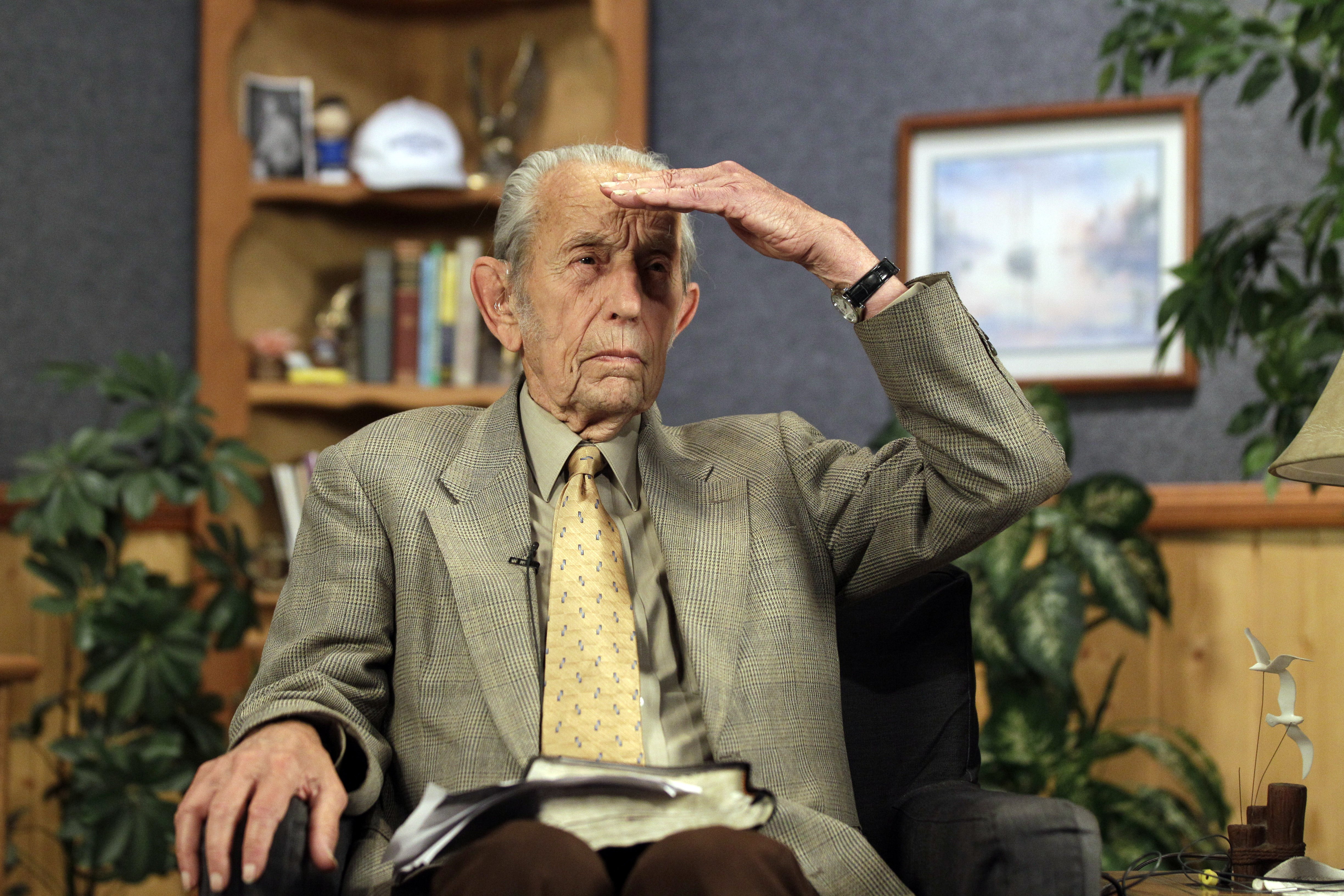 Harold Camping andra förutsägelse om domedagen. Denna gång skulle domedagen inträffa 21 oktober 2011. Inte heller denna gång uppfylldes hans profetia. Harold Camping andra förutsägelse om domedagen. Denna gång skulle domedagen inträffa 21 oktober 2011. Inte heller denna gång uppfylldes hans profetia.