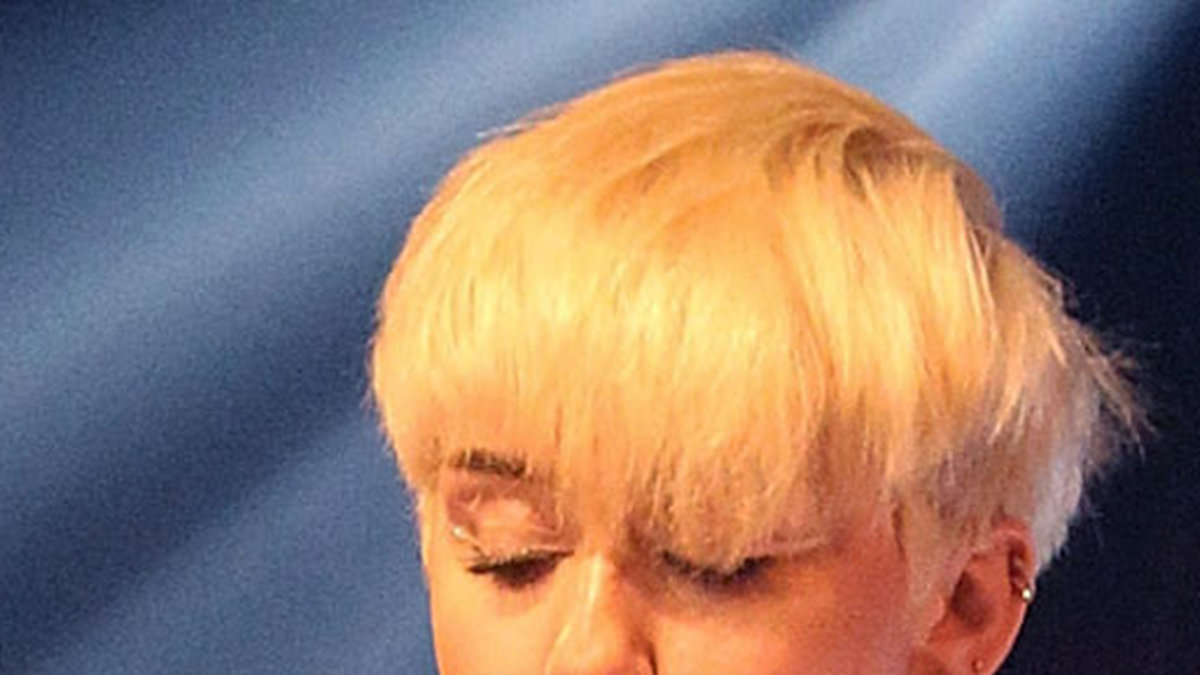 Miley utförde oralsex på scen.