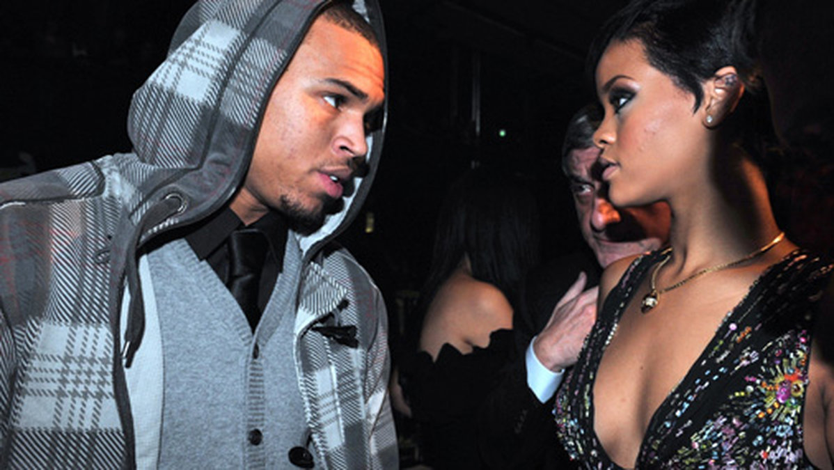 Chris Brown och Rihanna på en modevisning år 2008. Varning för starka bilder i bildspelet. 