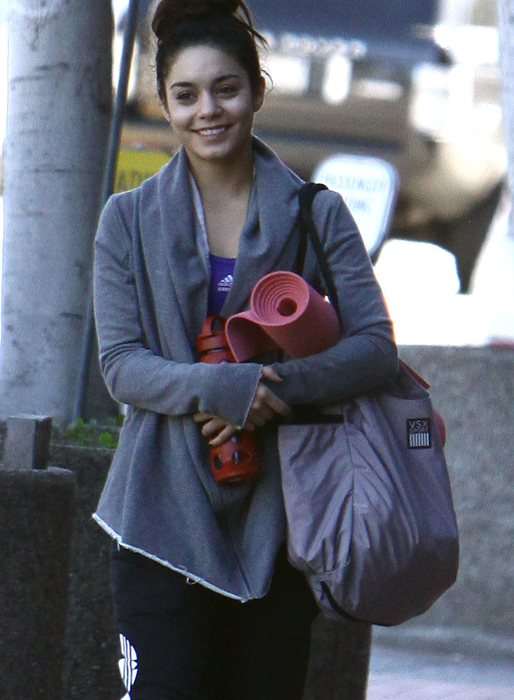 Vanessa Hudgens ser lycklig ut efter ett yogapass. Vanessa Hudgens ser lycklig ut efter ett yogapass.