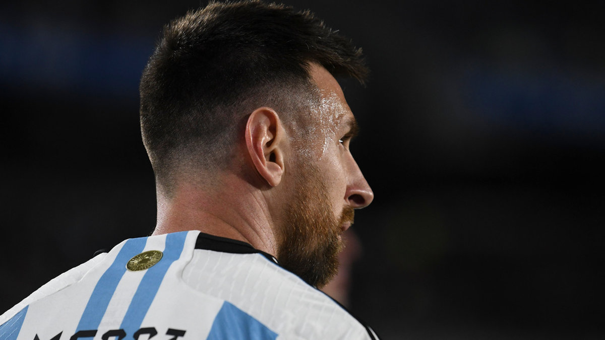 Argentinas och Inter Miamis stjärna Lionel Messi tillbringade halva matchen på bänken i hemlandets seger mot Paraguay i VM-kvalet med 1–0.