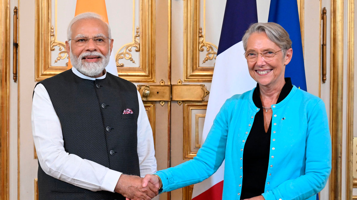 Indiens premiärminister Narendra Modi tas emot av Frankrikes premiärminister Élisabeth Borne på torsdagen.