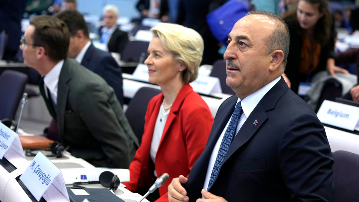 Statsminister Ulf Kristersson (M), EU-kommissionens chef Ursula von der Leyen och Turkiets utrikesminister Mevlüt Cavusoglu.