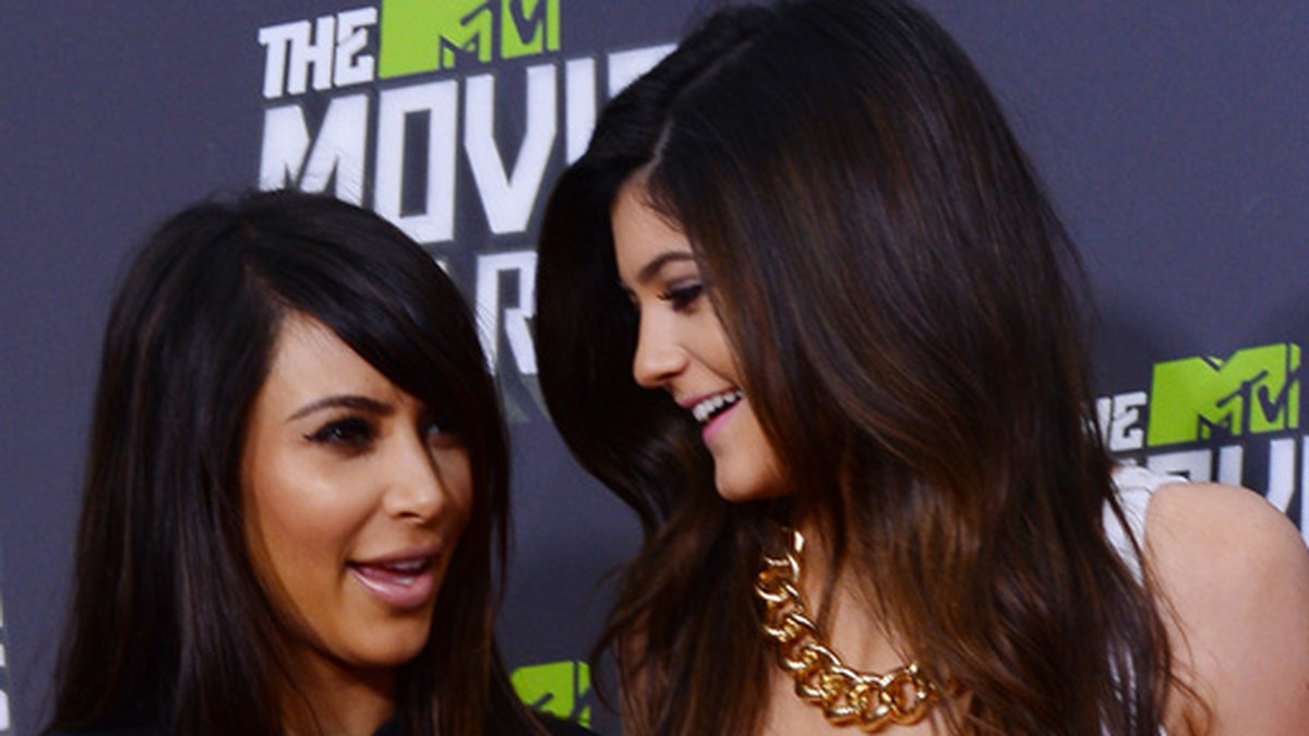 Gladare tider – Kim och Kylie på röda mattan tillsammans år 2013.