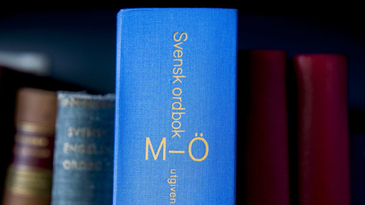 Svensk ordbok utgiven av Svenska Akademien 2009.