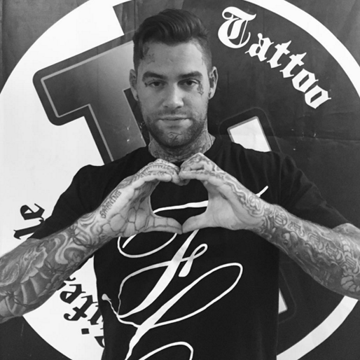 Tatueraren Kim Gidlund är en av de nya deltagarna i Ex on the beach. Tatueraren Kim Gidlund är en av de nya deltagarna i Ex on the beach.