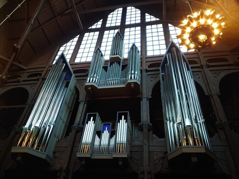 Orgelpiporna i Kiruna kyrka, före de stora flyttförberedelserna. Bilden är från 2022.