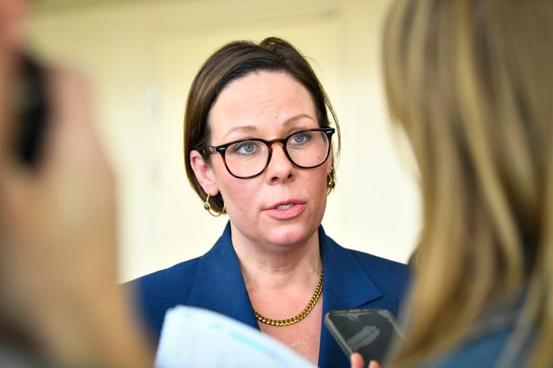 Utrikesminister Maria Malmer Stenergard (M) får frågor om stödet till Gaza.