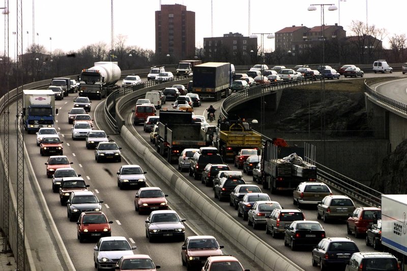 Transporterna står för en stor del av utsläppen – och står högt upp på listan över klimatåtgärderna i många kommuner.