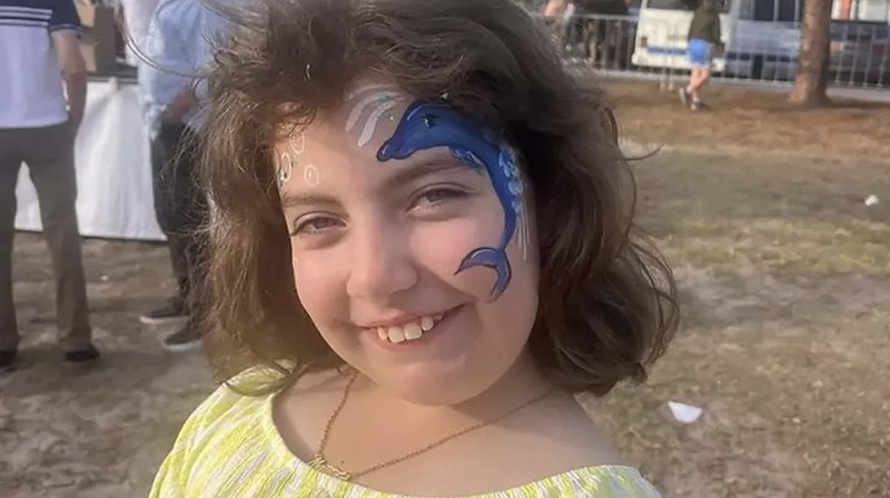 Tioåriga Matilda spenderade ofta tid på stranden med sin familj. Tioåriga Matilda spenderade ofta tid på stranden med sin familj.