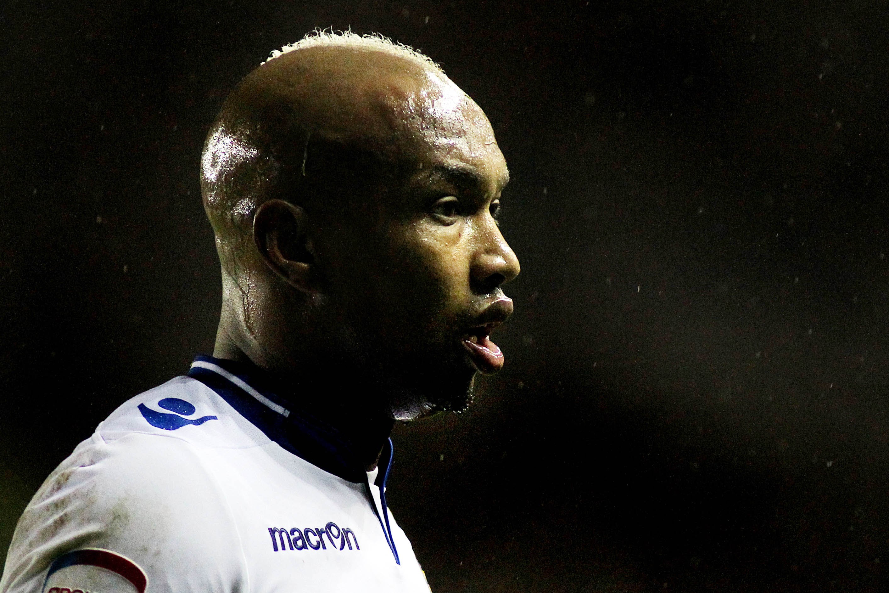 4. El Hadji Diouf har hamnat i trubbel var än har varit. Det har gjort honom hatad bland alla supportrar. Det är spottloskor, knuffar och rena slagsmål med lagkamrater. I Liverpool ryser man när man hör hans namn. 4. El Hadji Diouf har hamnat i trubbel var än har varit. Det har gjort honom hatad bland alla supportrar. Det är spottloskor, knuffar och rena slagsmål med lagkamrater. I Liverpool ryser man när man hör hans namn.