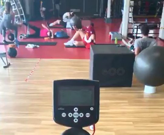 Man onanerar på gym Man onanerar på gym