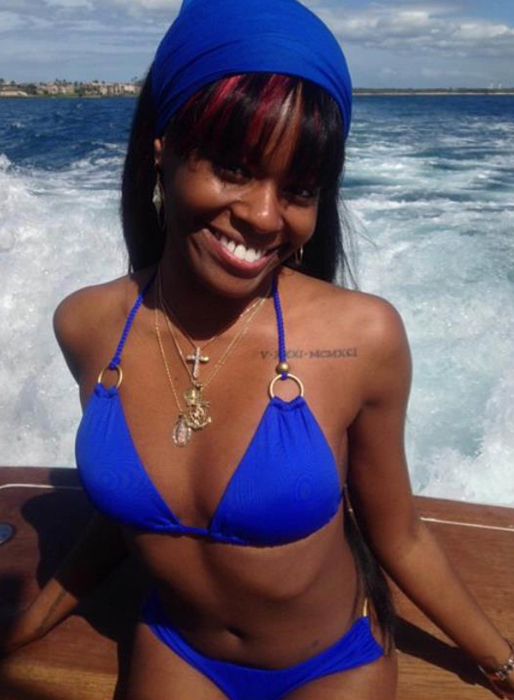 Azealia Bank till havs. Azealia Bank till havs.