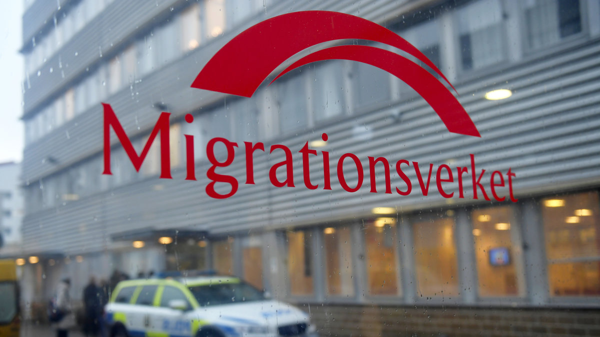 Tre personer har rymt från migrationsverkets förvar.