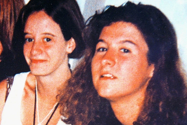 An Marchal, 19, till höger och Eefje Lambrecks, 17, kidnappades och våldtogs innan de dödades.