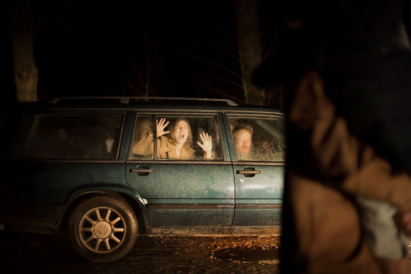 Två familjers olika föräldraskap sätt på prov i 'Speak no evil' som mynnar ut i en skräckfylld kulturkrock. Pressbild.