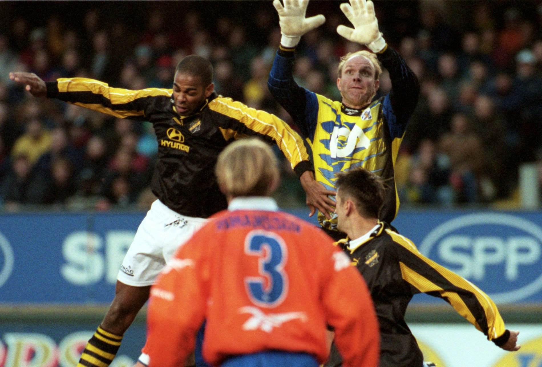 Vad sa egentligen Thomas Ravelli till Pascal Simpson? Vad sa egentligen Thomas Ravelli till Pascal Simpson?